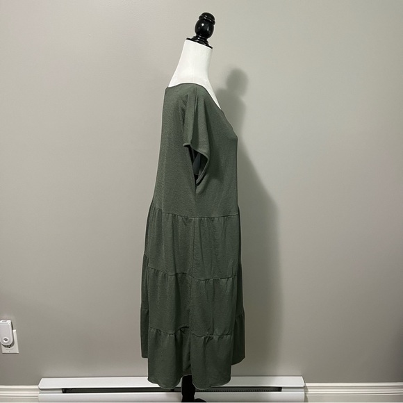 Love & Legend Cap Sleeve Green Tiered Midi Dress - Picture 6 of 12